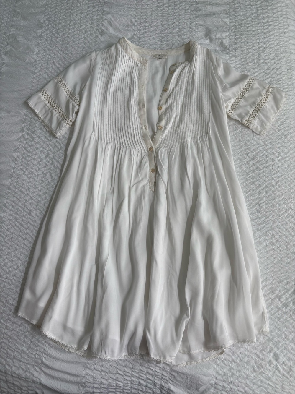 Aritzia/Wilfred Off-White Pleated Dress